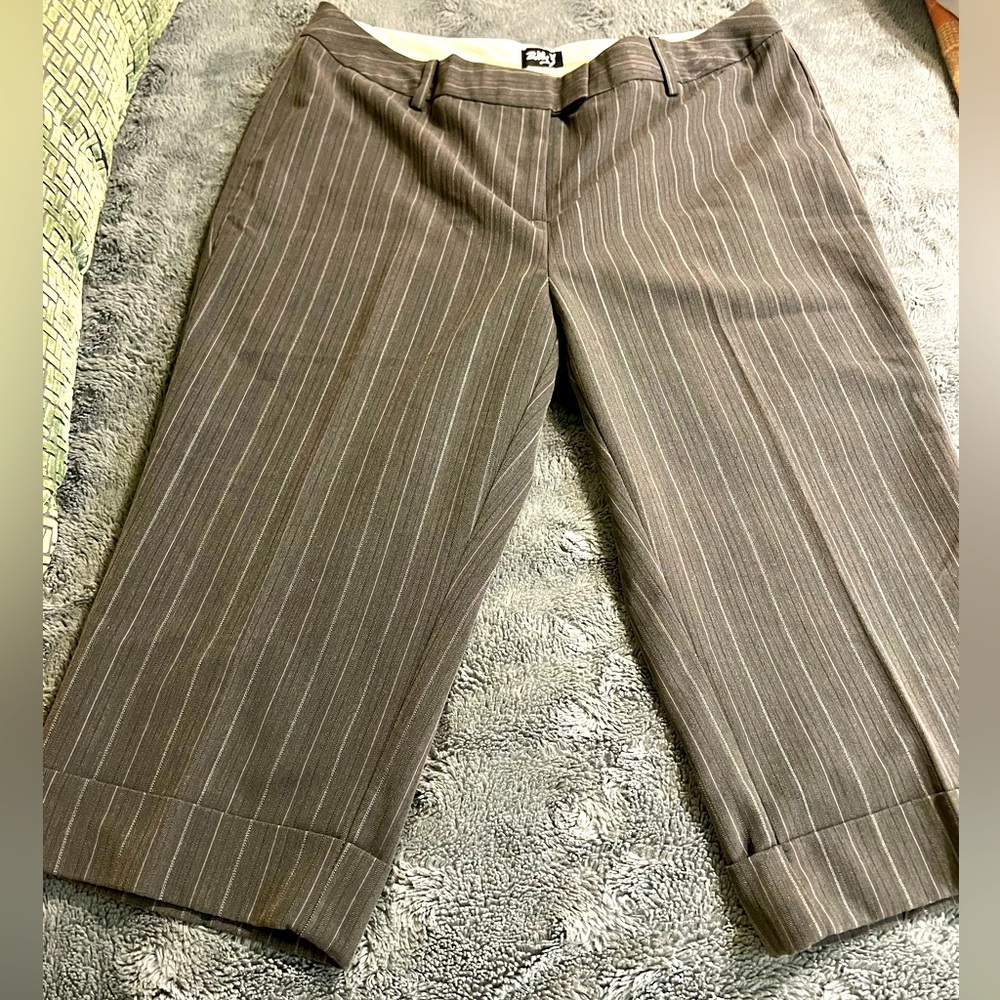 Pinstriped cropped dress pants